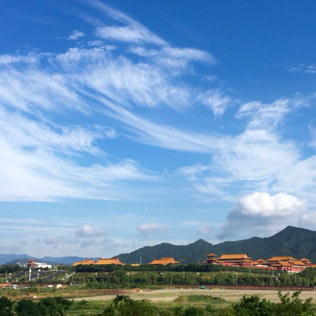 终端风采 | 91香蕉在线观看国产一区东阳旗舰店，现代时尚，以素色致敬生活(图1)