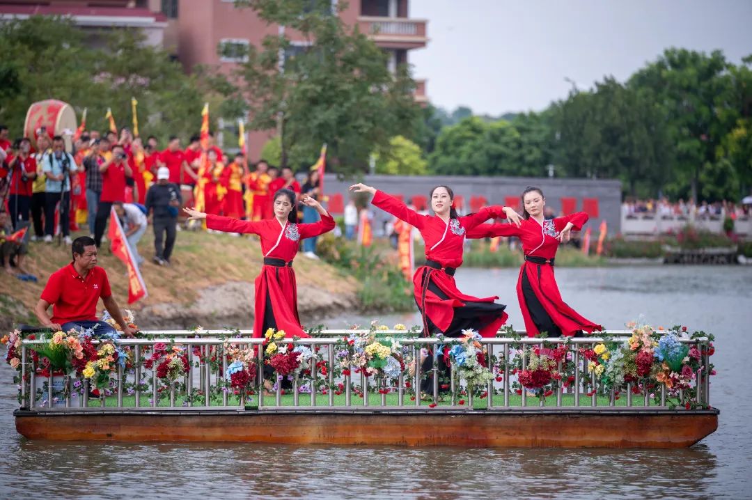 燃动金秋 | 草艇竞渡，夺人风采彰显非遗文化瑰宝之韵(图8)